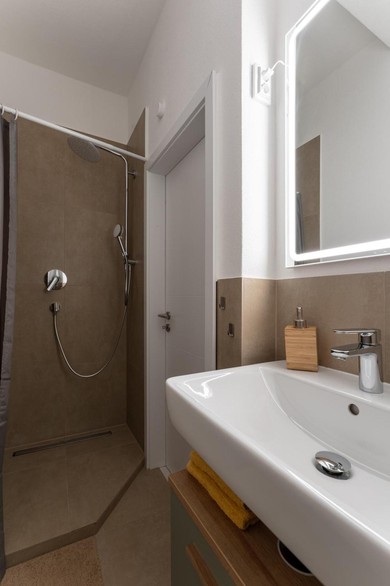 Modern Living Apartment - 3-Zimmer - Nuernberg Nord, Ruhige Seitenstrasse, Fusslaeufig Strassenbahn Екстериор снимка